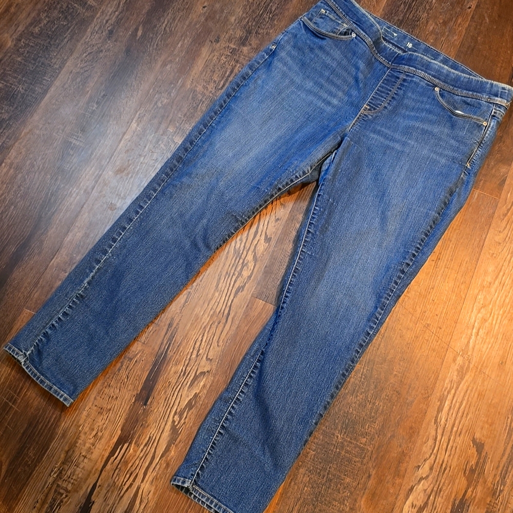 Levi's jeans sz 16 women, elastic waist